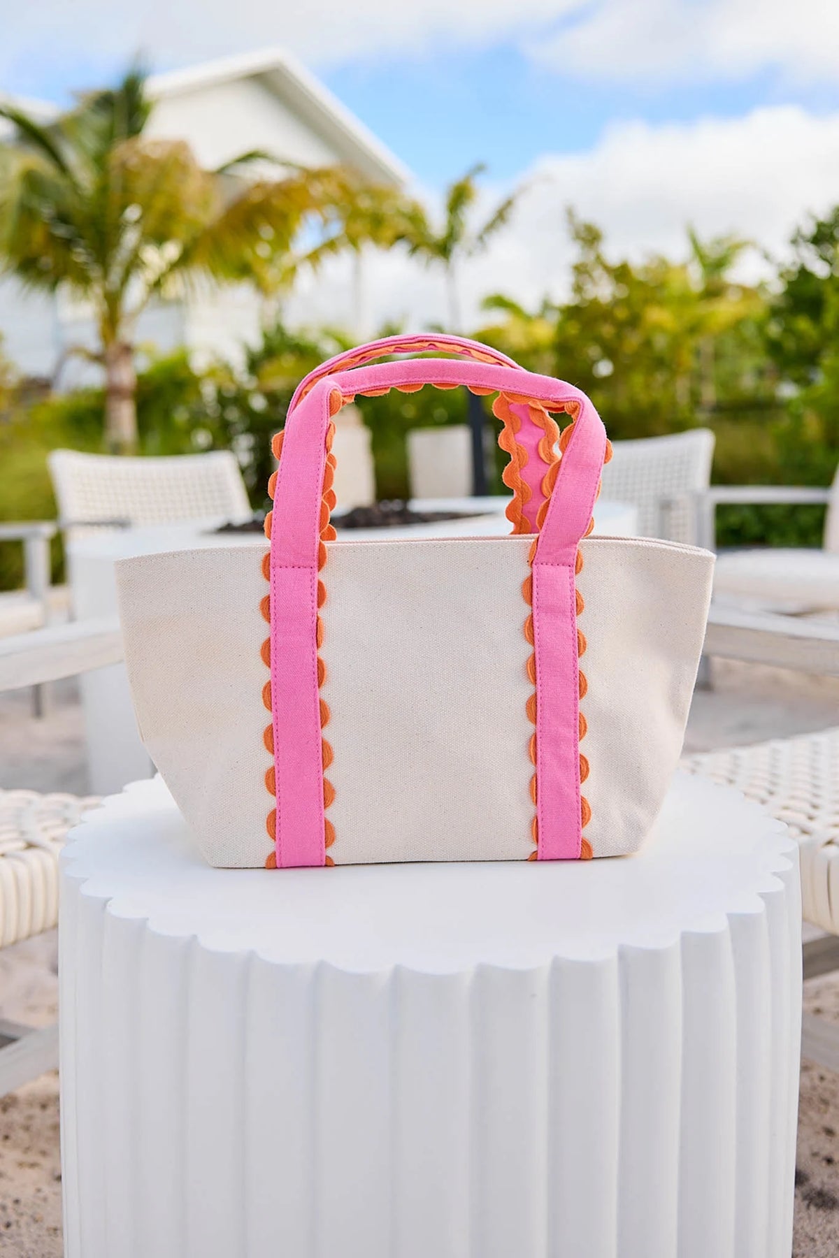 Ivory Scalloped Handle Tote | Avara display picture 1
