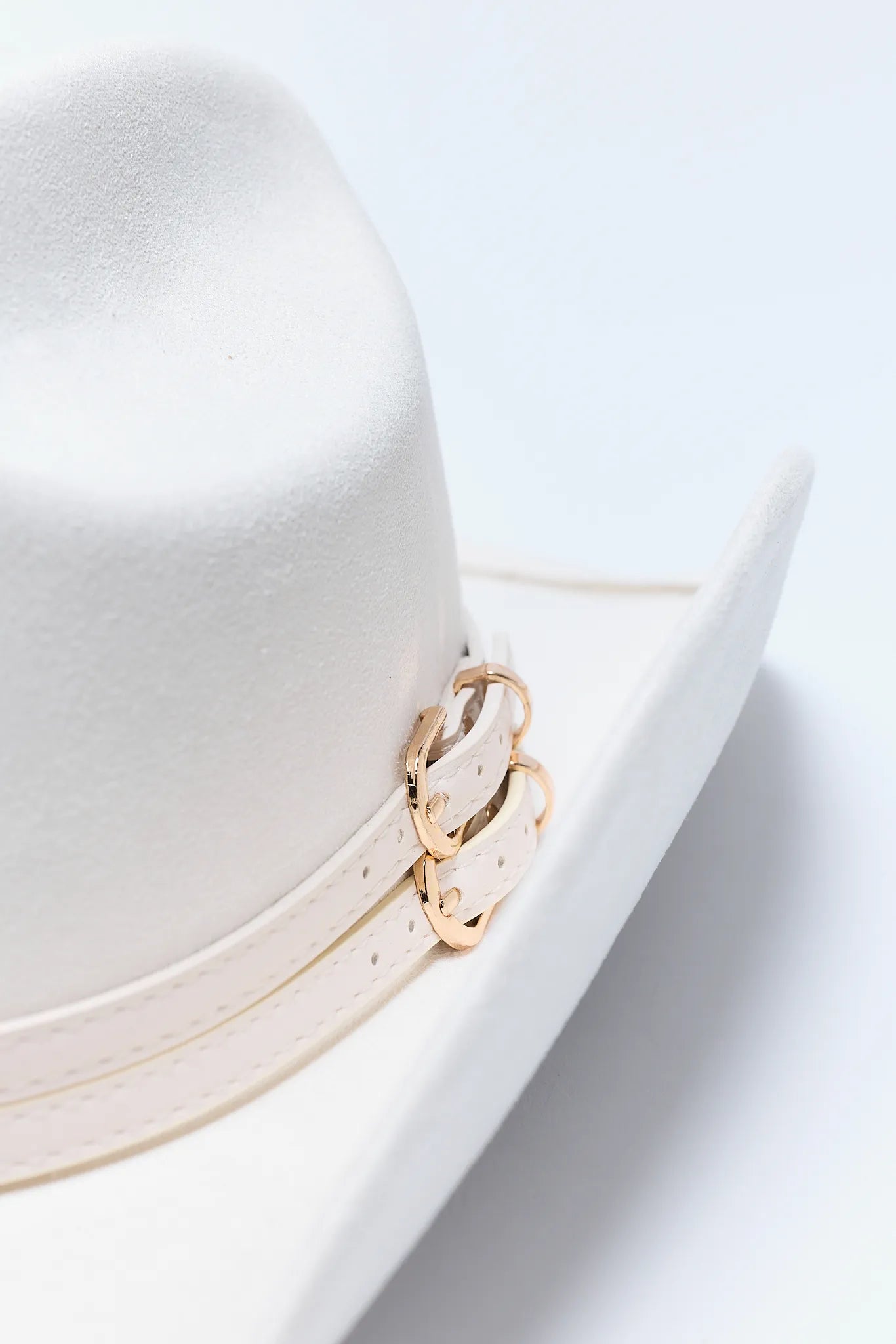White Lynnie Hat with gold chain detail on a white background