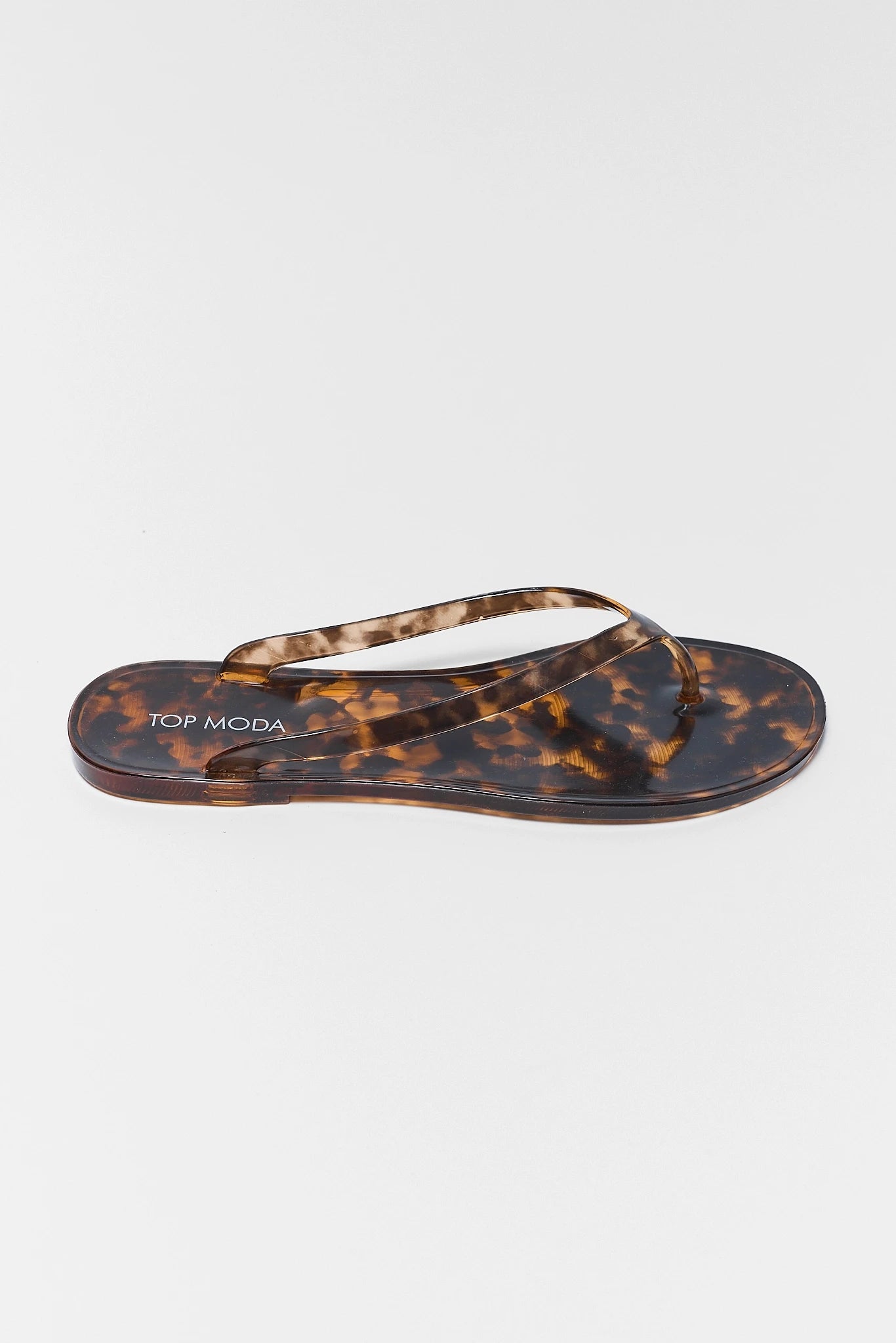 one Tortoiseshell sandal with 'Top Moda' branding on a light gray background