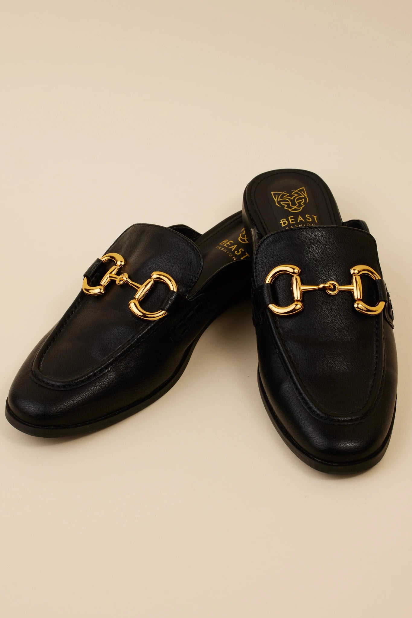 Leslie Mules- Black