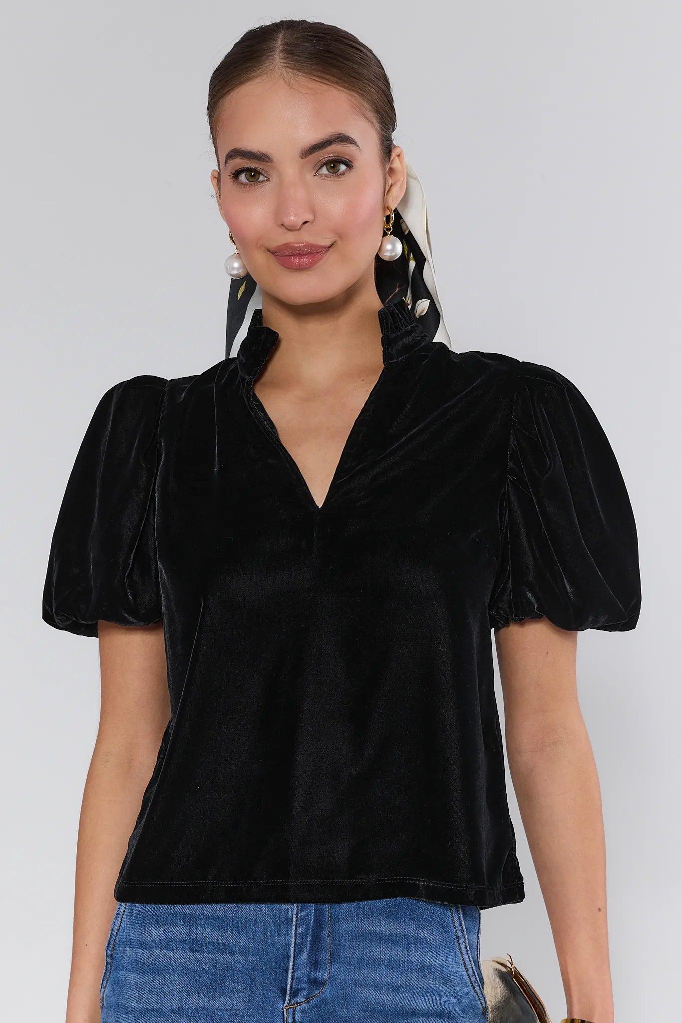 Lynette Black Velvet Puff Sleeve Top, image size:1366x2048