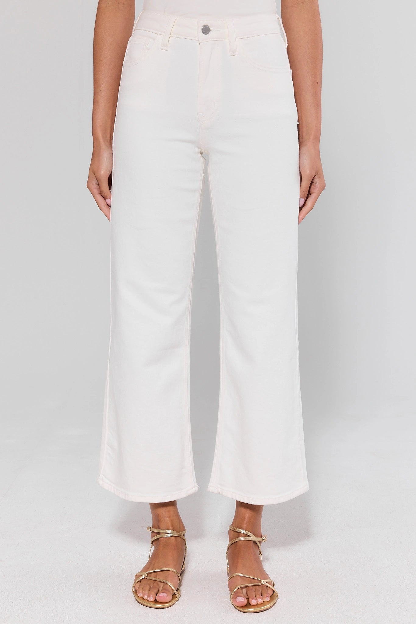 Person wearing white hailey jean on a plain background