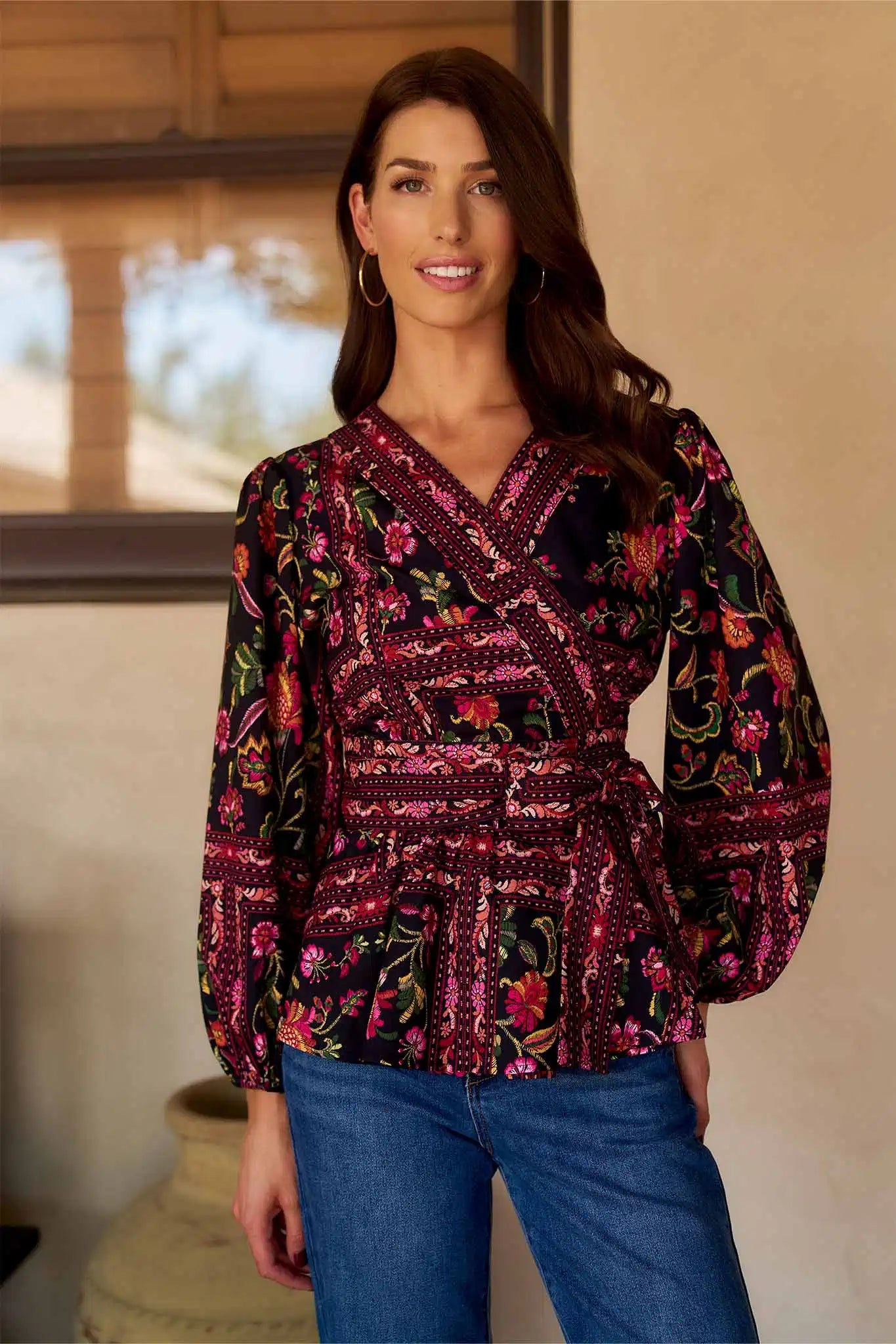 トップス ta ara Taylor Black Floral Wrap Top | Avara