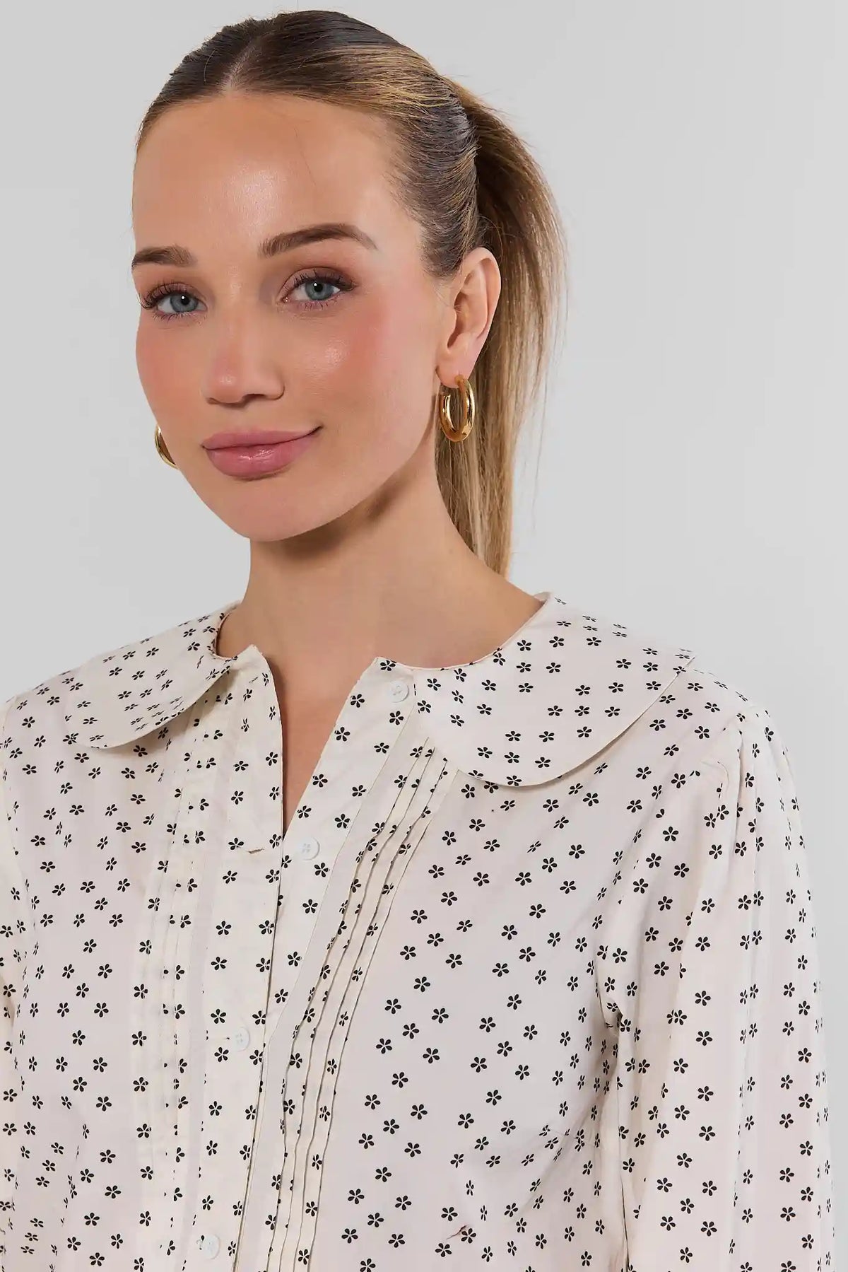 White Floral Print Peter Pan Collar Top