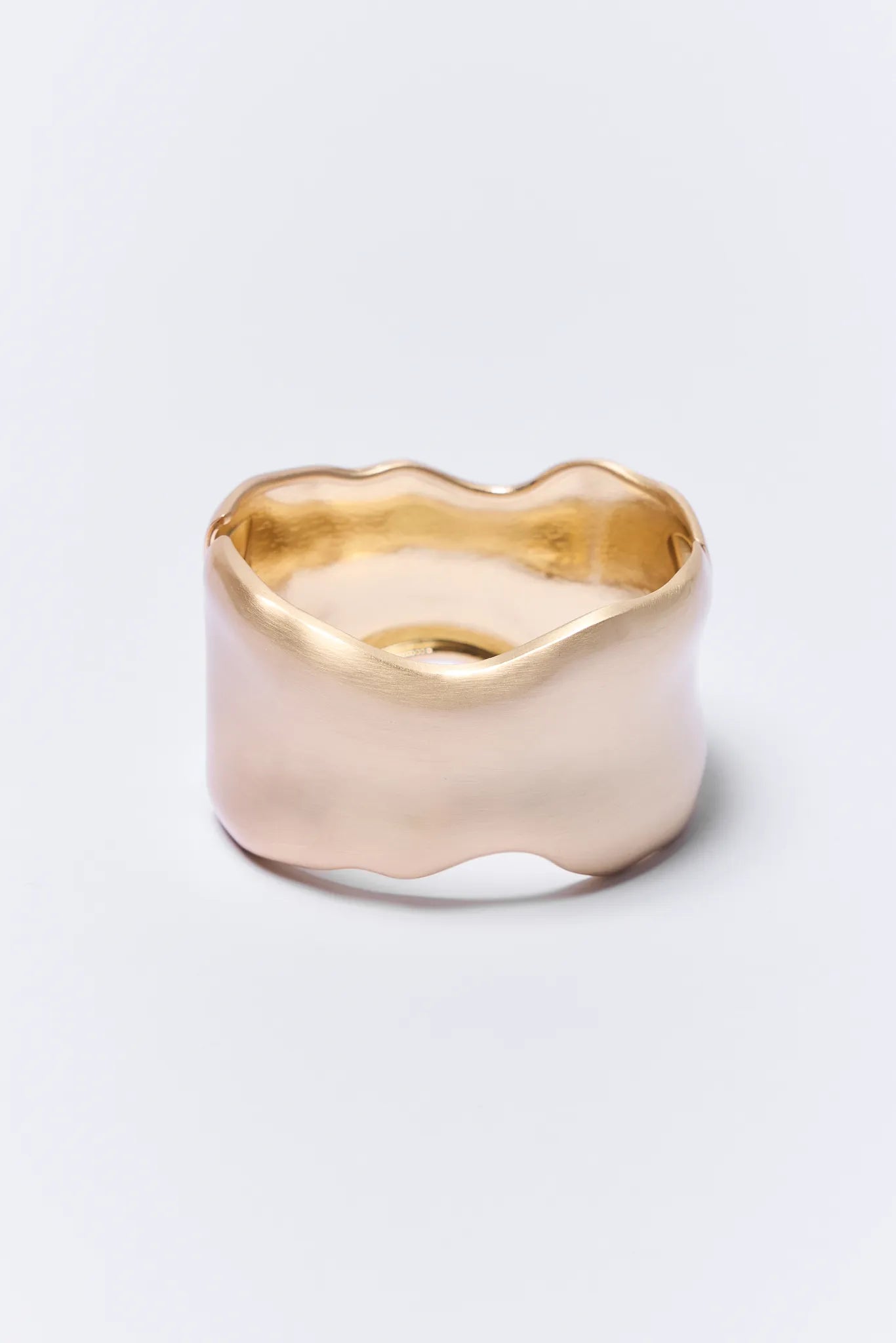 Gold-rimmed Arden Bracelet on a white background