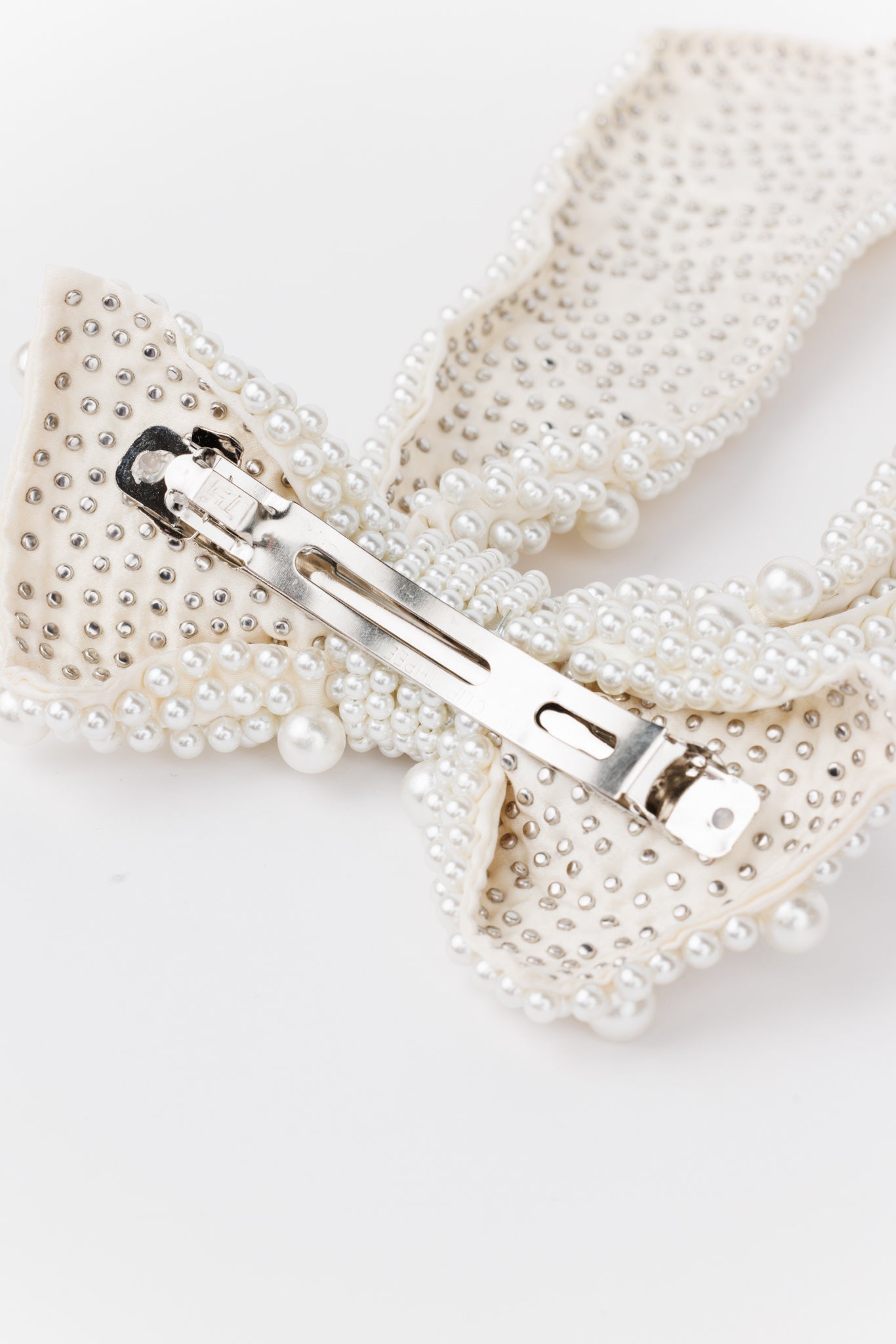 Janey Pearl Bow Clip