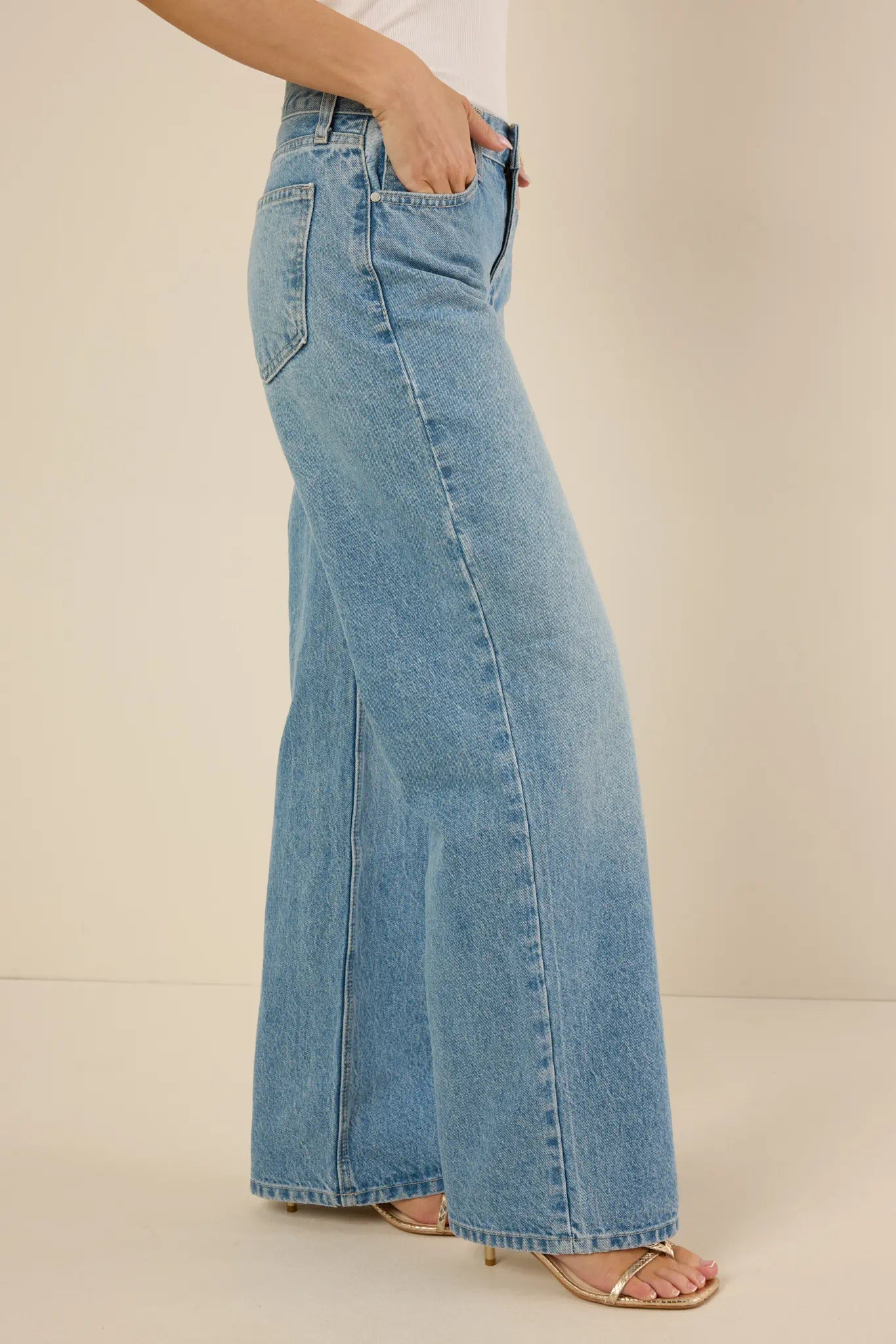 Andrea Jeans