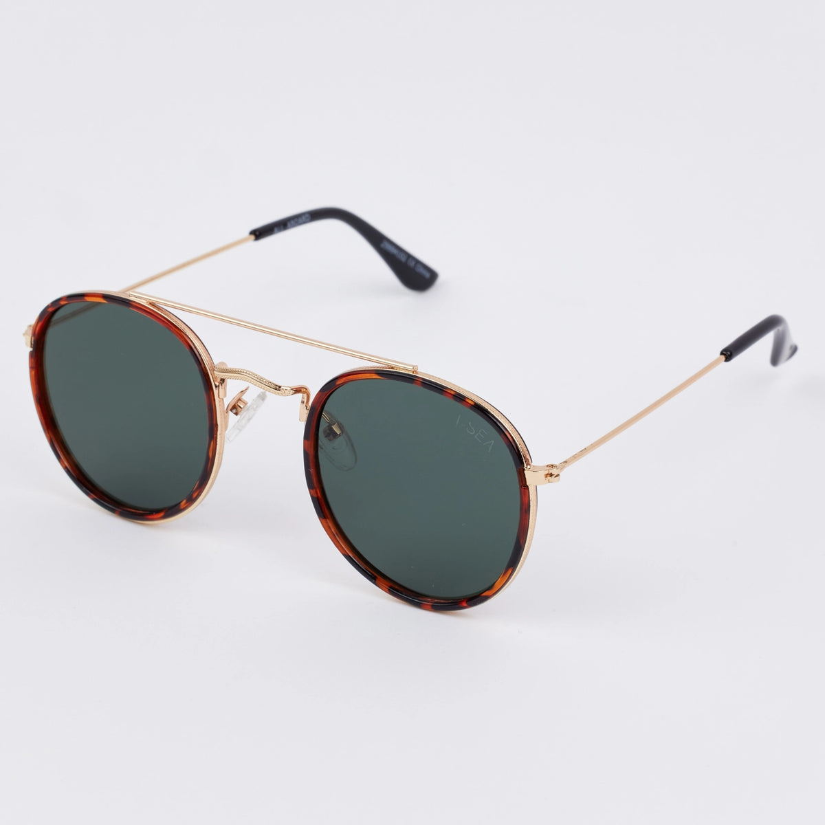 人気定番の Chloe Polarized Sunglasses 小物