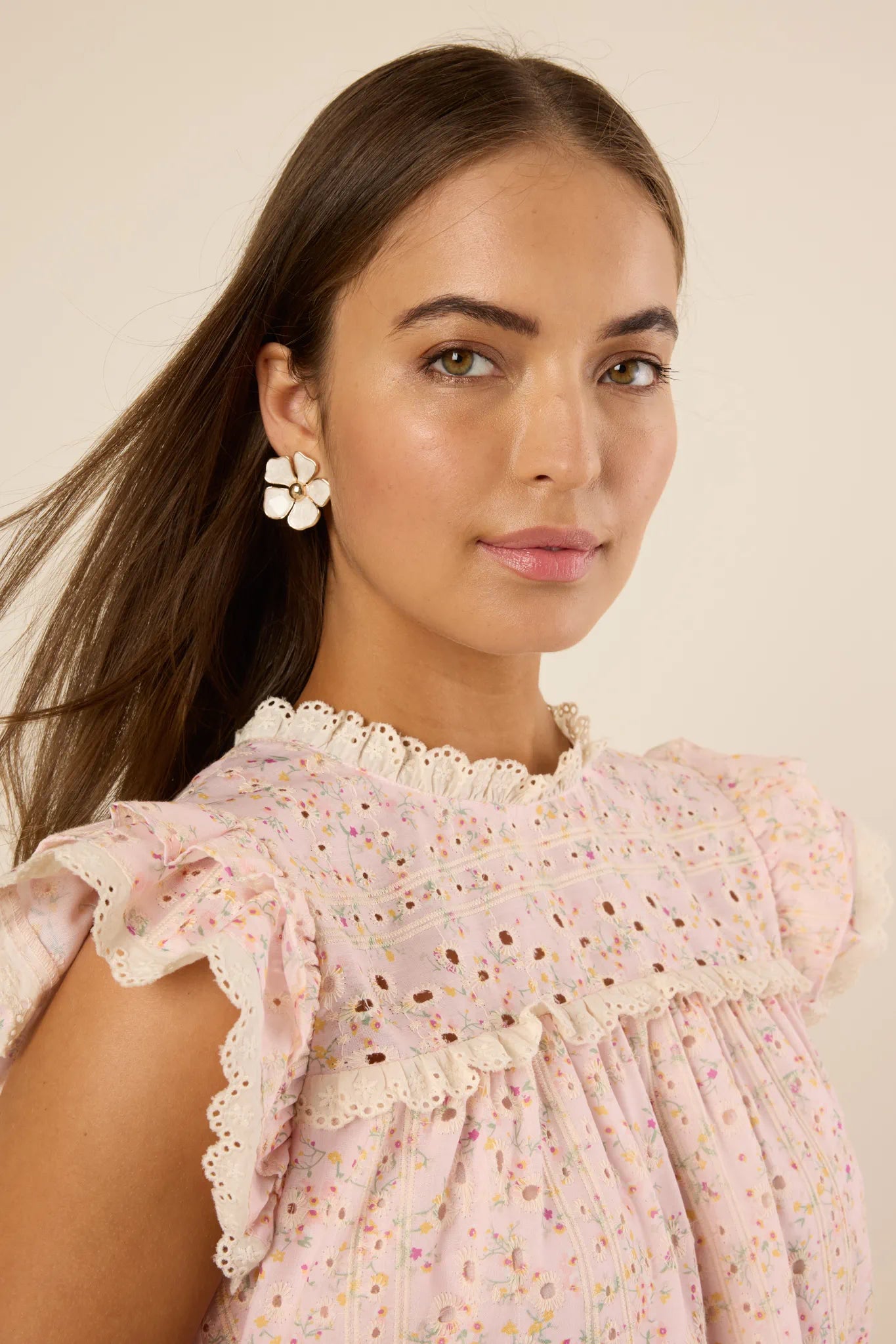 Marguerite Earrings- White