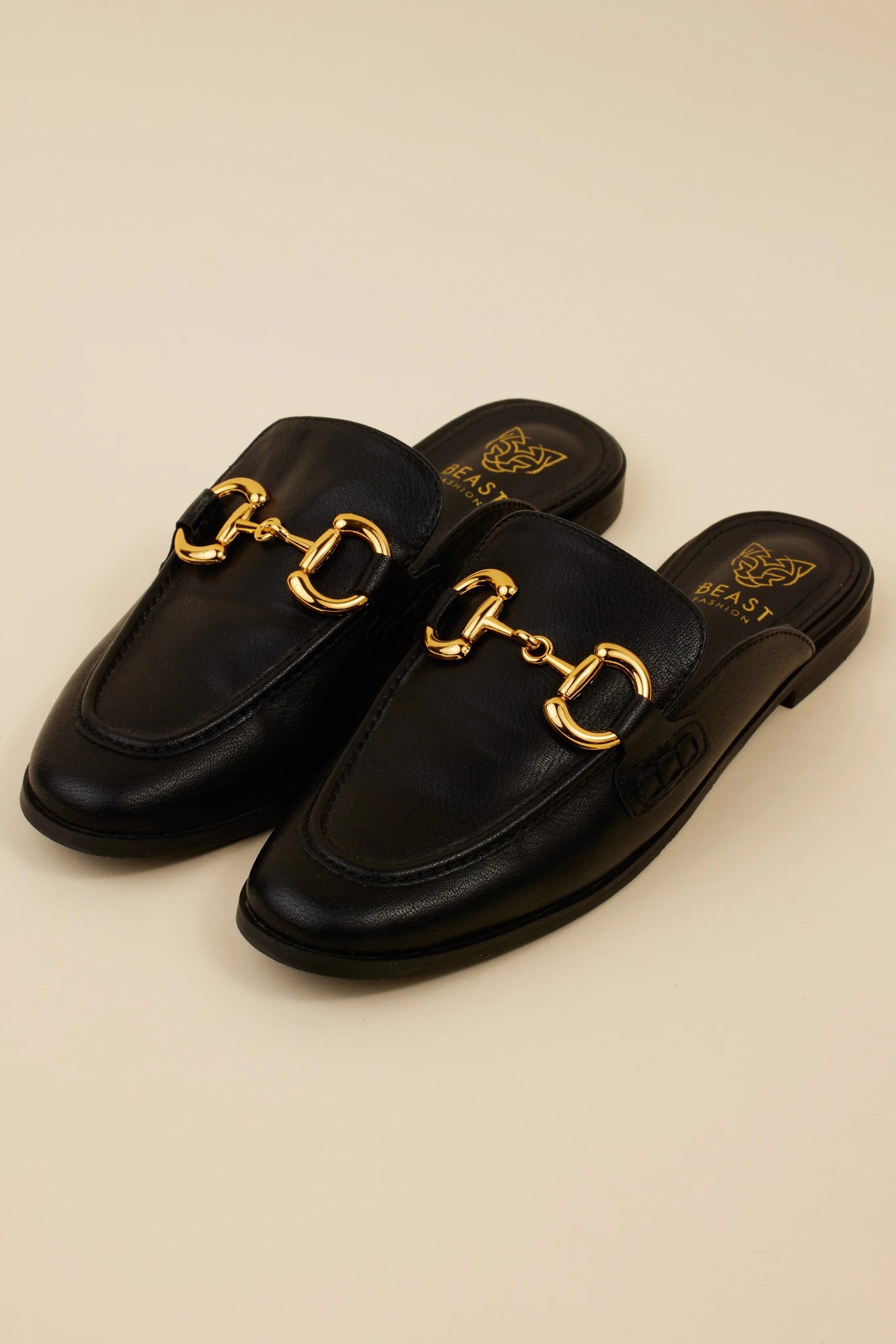 Leslie Mules- Black