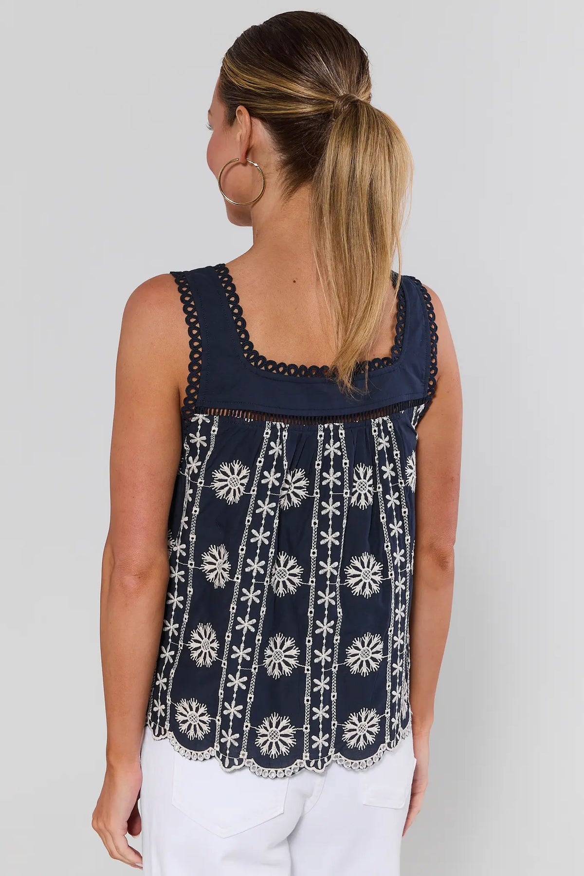 draw drawers / Boatneck Tanktop巾着付き Women's Navy Embroidered Tank Top | Avara | Avara