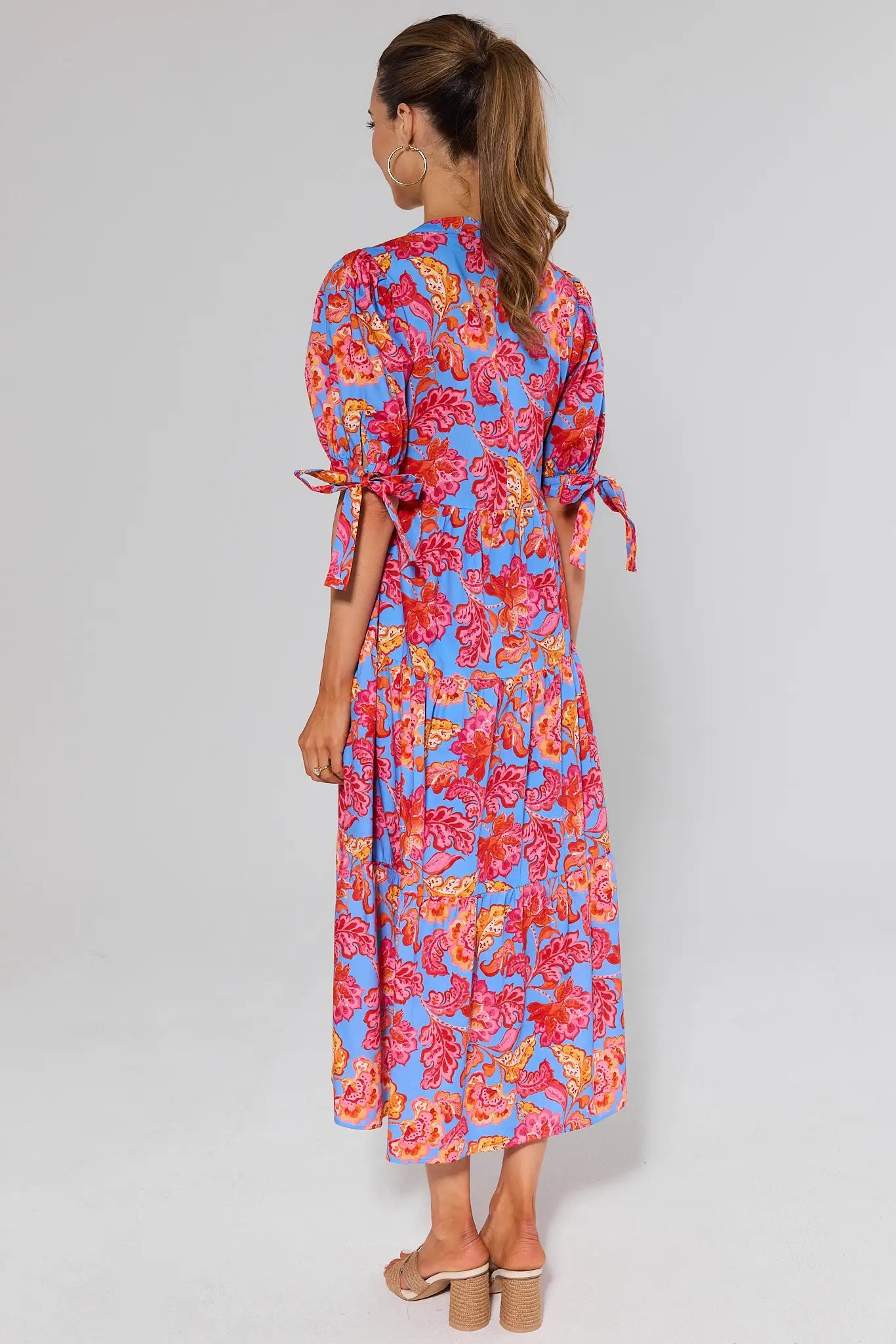 Harriet Blue Floral Printed Midi Dress | Women's Clothing | Avara Harriet Blue Floral Printed Midi Dress | Women's Clothing | Avara