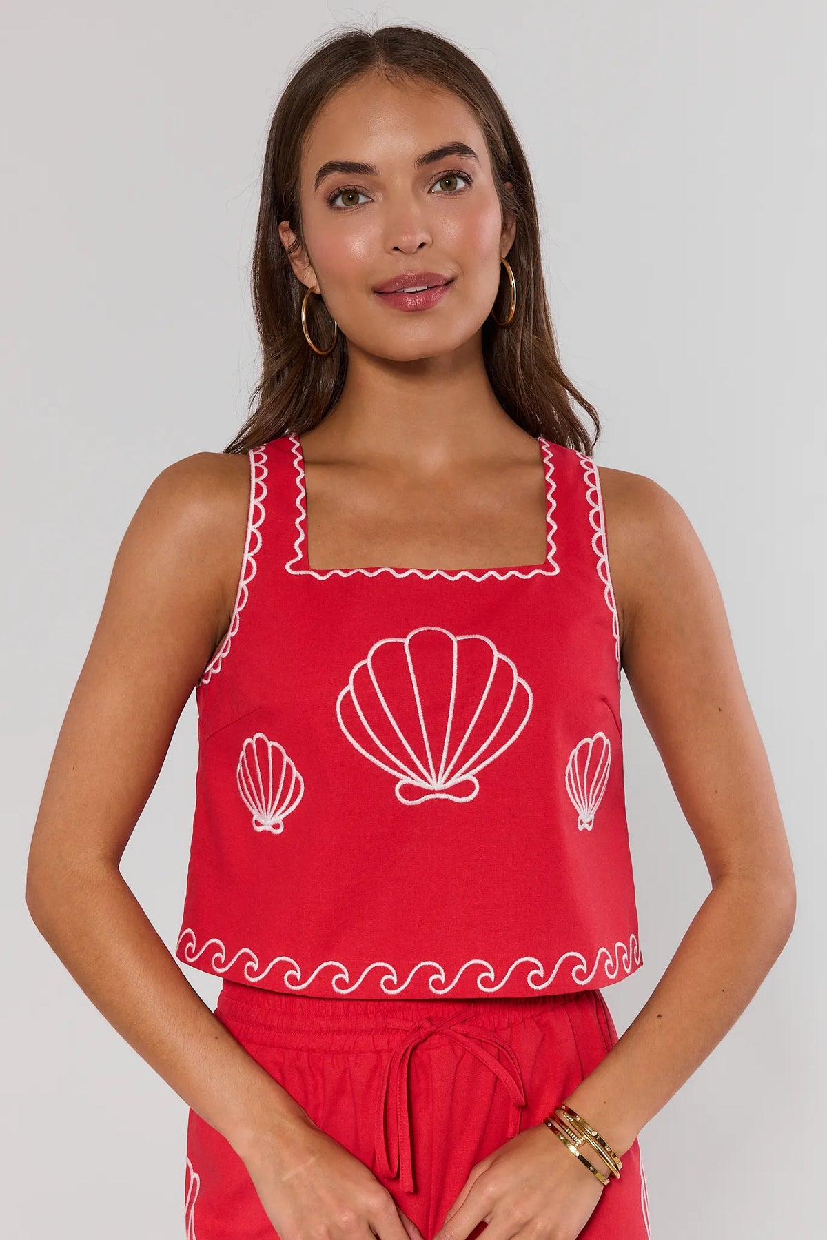 LÝFT × WIND AND SEAGRAPHIC TANKTOP - RED Red Seashell Embroidered Tank Top | Avara | Avara