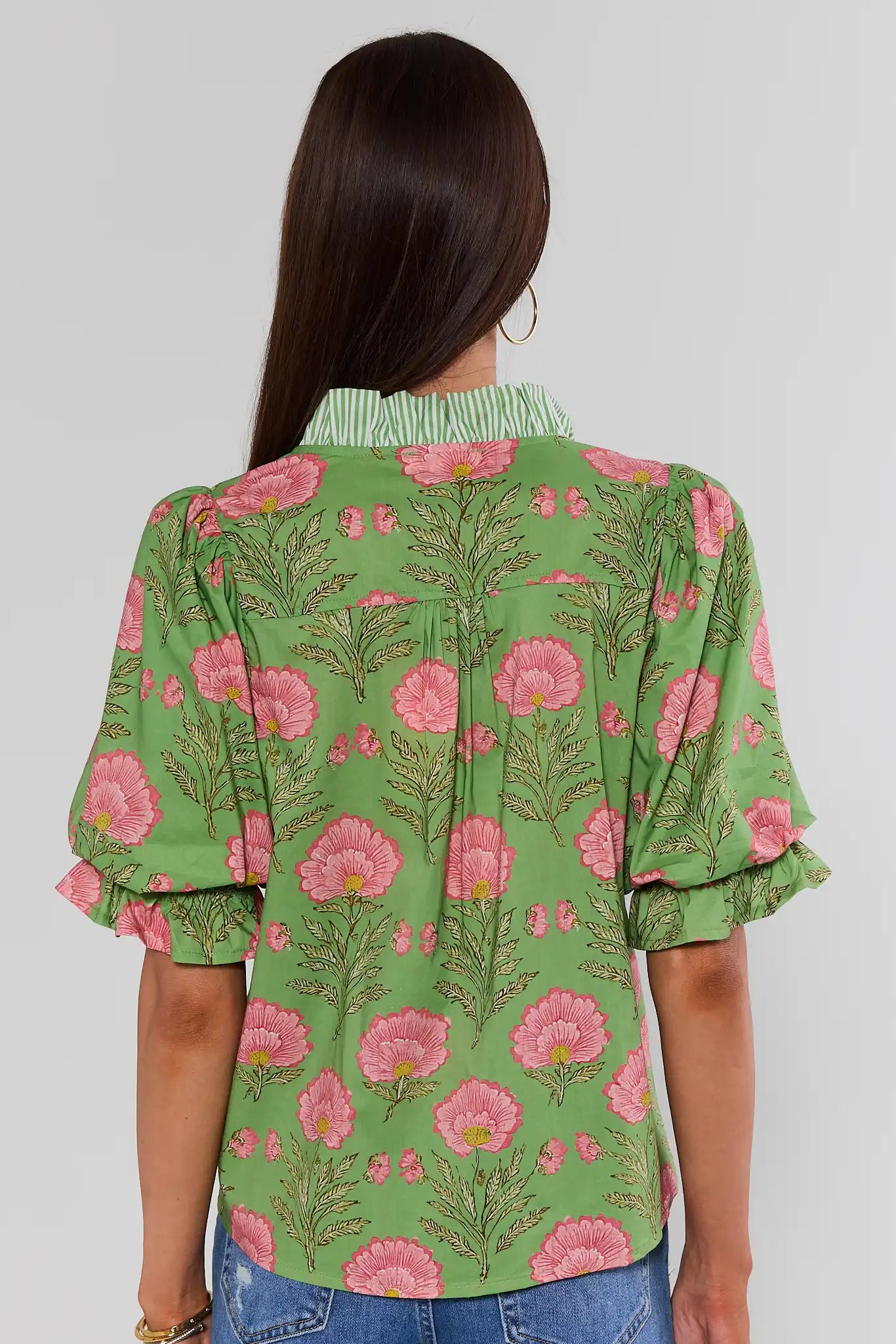 Woman standing turned wearing Green Floral Print Contrast Trim Top with jeans on a white background