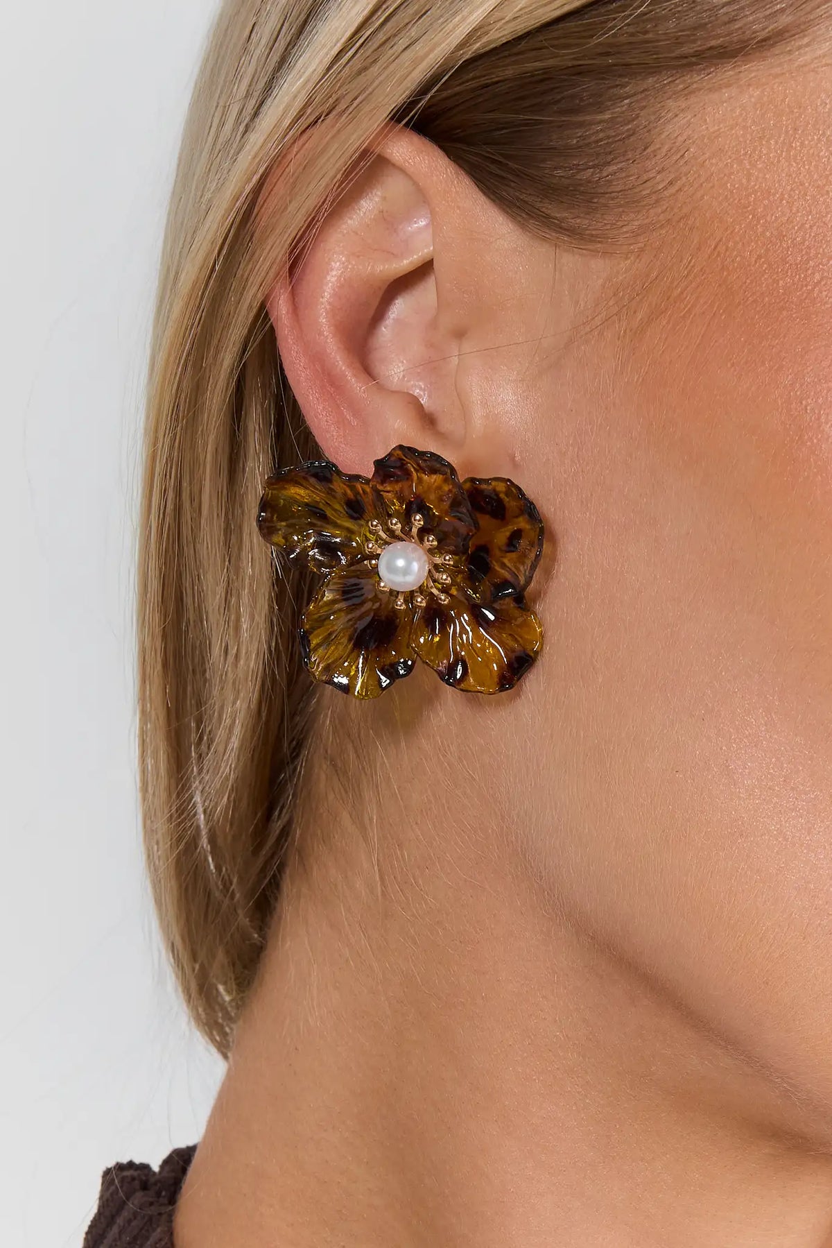 Tan Tortoise Flower Stud Earrings
