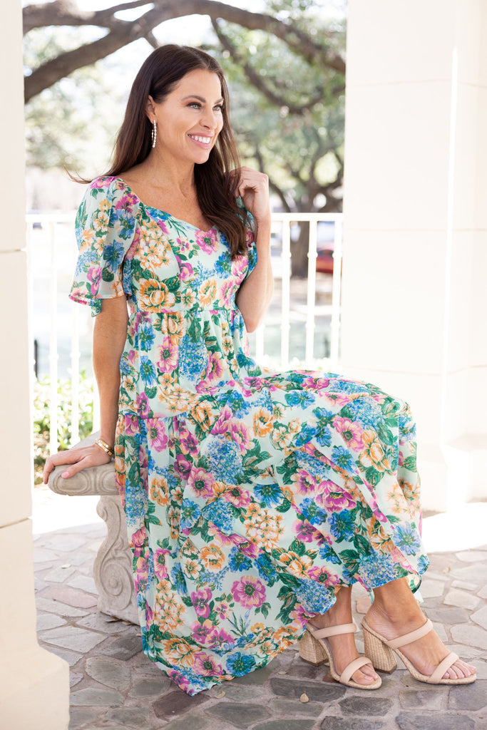 Chic & Trendy Dresses - Special Occasion Dresses & Avara